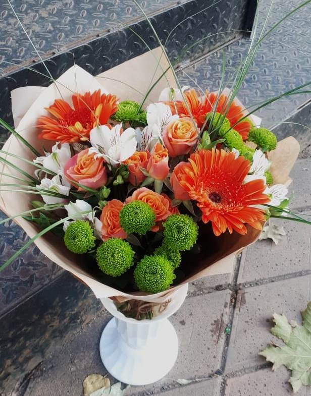 Букет цветов из: Герберы, Хризантемы, Альстромерии и Розы в Новоильинске