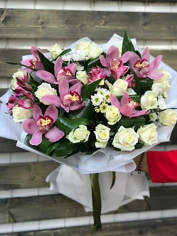 Букет цветов из: Розы и Хризантемы в Новоильинске