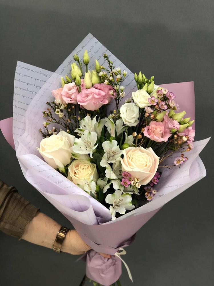 Букет цветов из: Альстромерии, Розы и Лизиантусы в Новоильинске