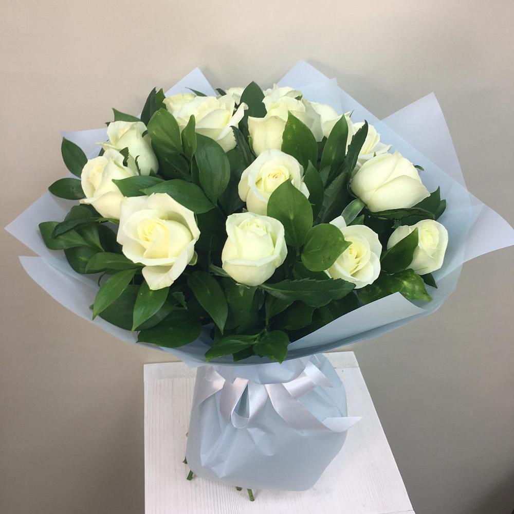 Букет 15 Белых роз Проуд в Новоильинске