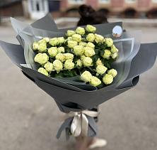 Букет Белые кустовые розы Солинеро в Новоильинске