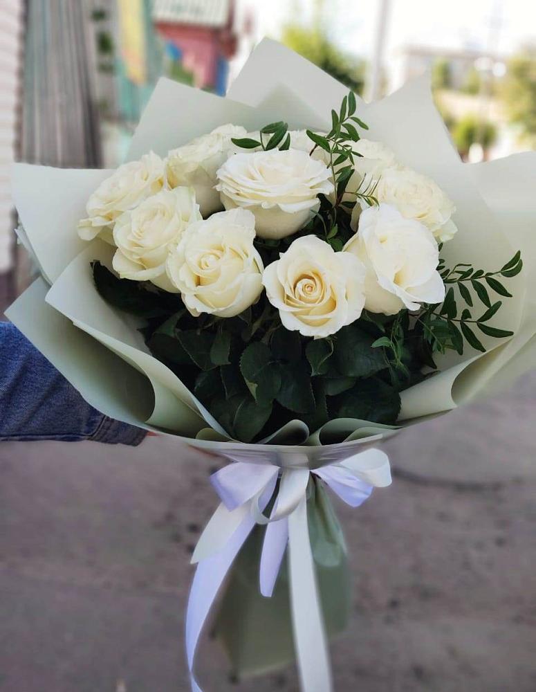 Букет Белые розы Проуд в Новоильинске