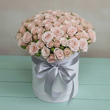 Цветочная композиция из Розы в шляпной коробке в Новоильинске