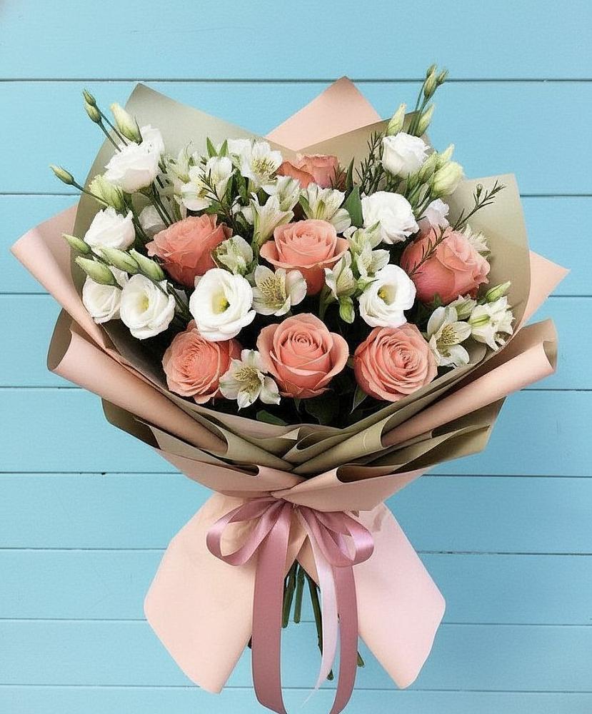 Букет цветов из: Розы, Альстромерии и Лизиантусы в Новоильинске