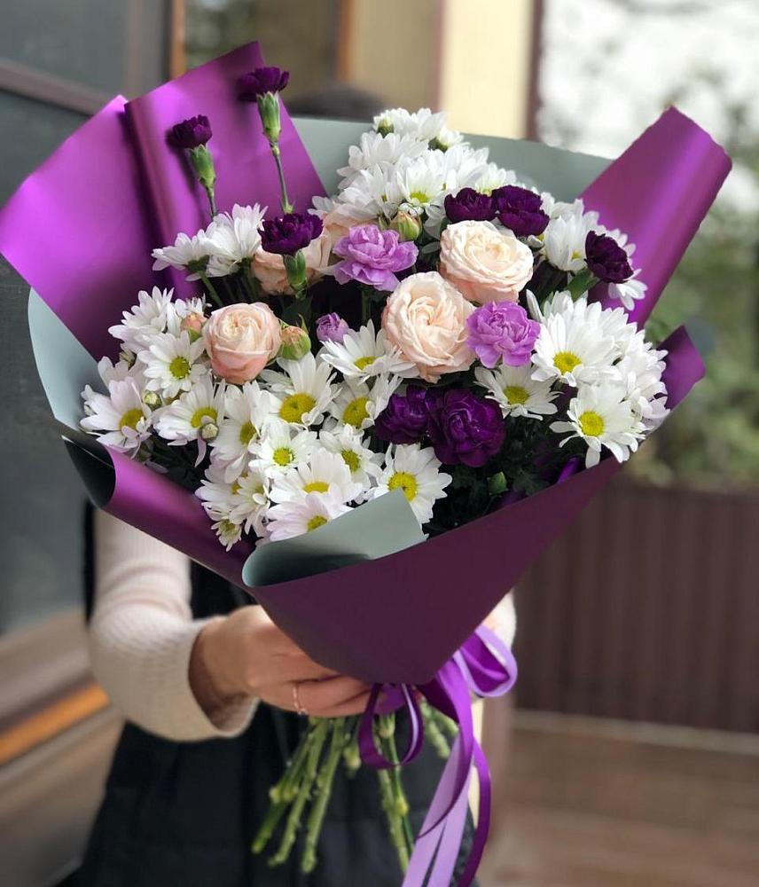 Букет цветов из: Хризантемы, Гвоздики и Розы в Новоильинске