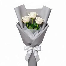 Букет 3 белые розы в Новоильинске