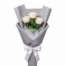 Букет 3 белые розы в Новоильинске