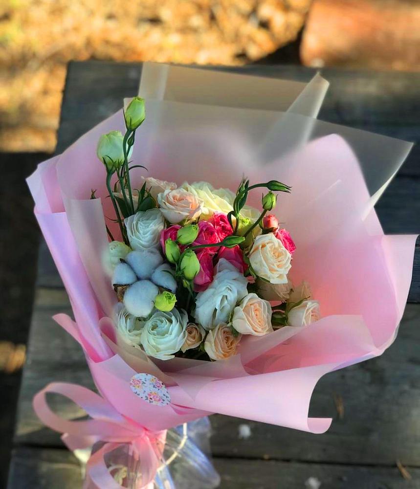 Букет цветов из: Розы и Лизиантусы в Новоильинске