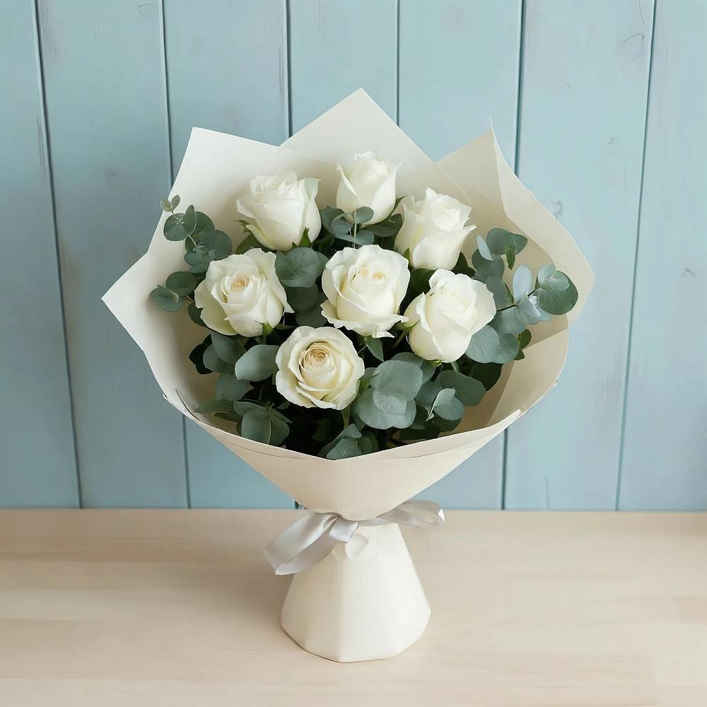 Букет Белые розы в Эвкалипте в Новоильинске