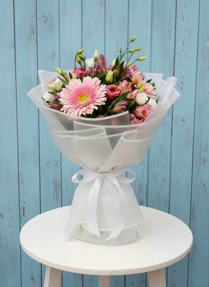 Букет цветов из: Герберы, Альстромерии и Лизиантусы в Новоильинске