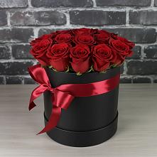 Цветочная композиция из Розы в шляпной коробке в Новоильинске