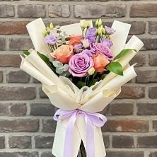 Букет цветов из:  Лизиантусы и Розы в Новоильинске