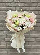 Букет цветов из:  Гвоздики, Розы, Лизиантусы и Хризантемы в Новоильинске