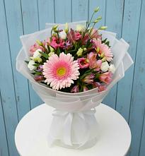 Букет цветов из:  Герберы, Альстромерии и Лизиантусы в Новоильинске