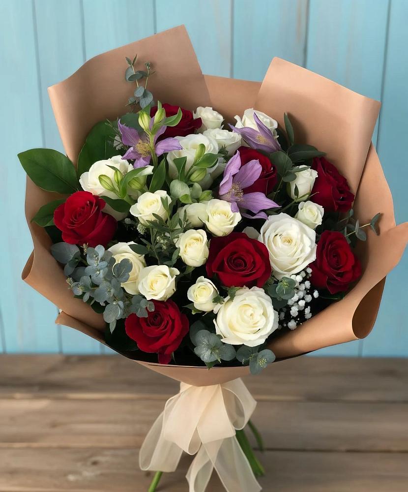 Букет цветов из: Розы и Альстромерии в Новоильинске