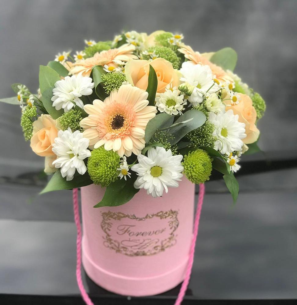 Цветочная композиция из Розы, Герберы и Хризантемы в шляпной коробке в Новоильинске