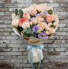Букет цветов из:  Розы, Лизиантусы и Гвоздики в Новоильинске